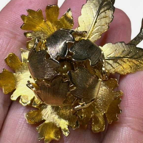 Vintage Warner DAY AND NIGHT Mechanical Flower Set - Brooch & Matching Earrings - Picture 4 of 9